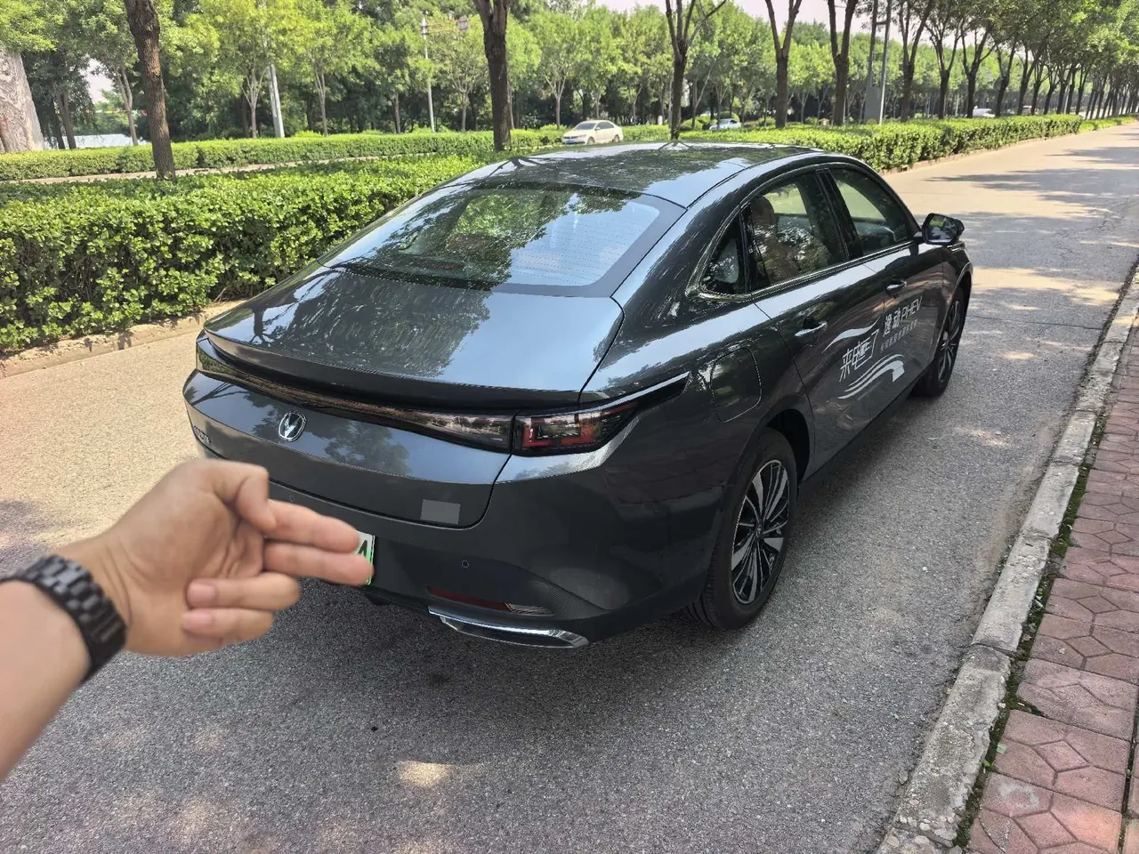 ChangAn Yidong New Energy 2025 Yidong PHEV 1.5 Stepless Smart New Blue Whale 145KM Battleship Edition Automatic Gear 4