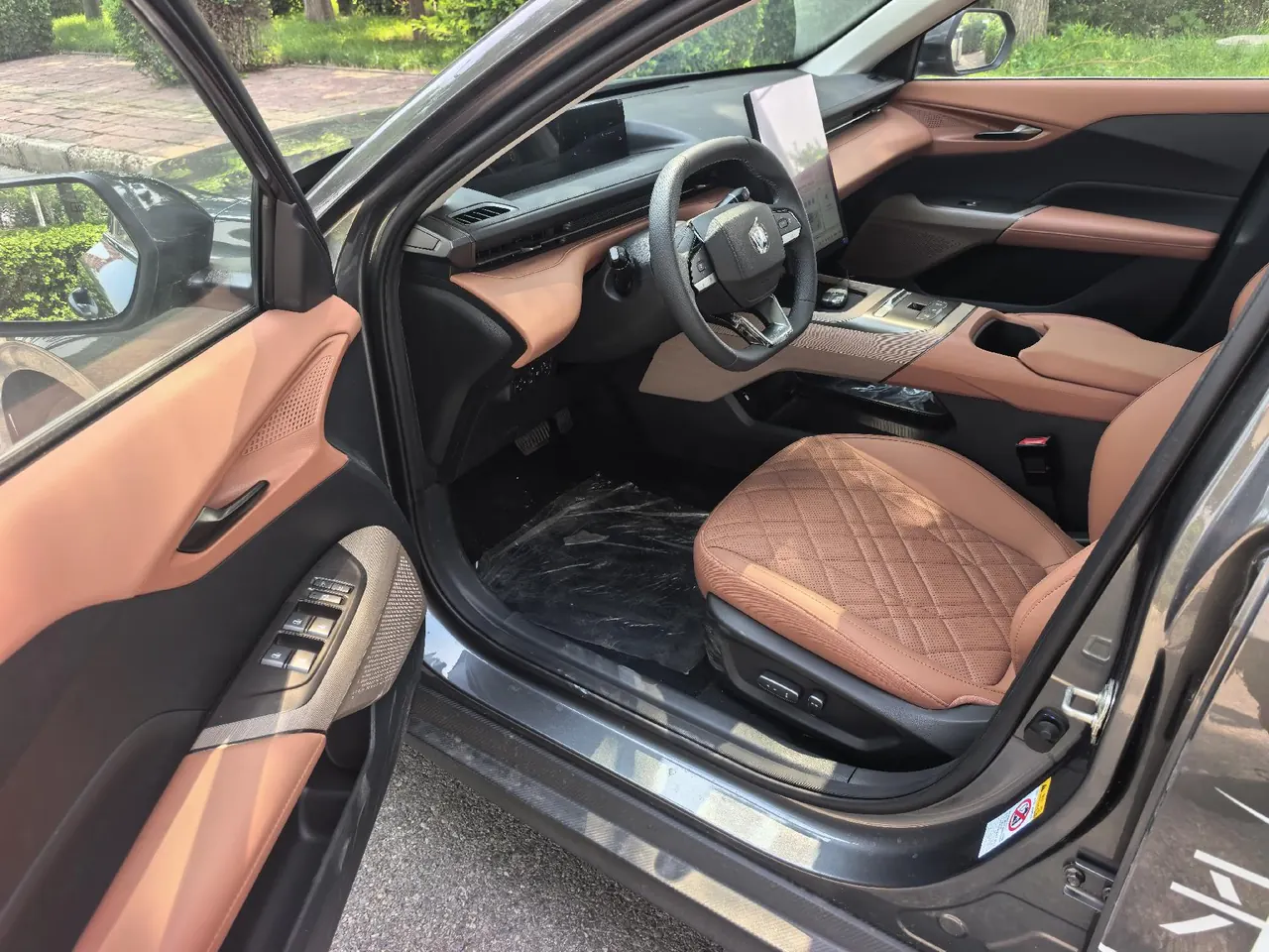 ChangAn Yidong New Energy 2025 Yidong PHEV 1.5 Stepless Smart New Blue Whale 145KM Battleship Edition Automatic Gear 5