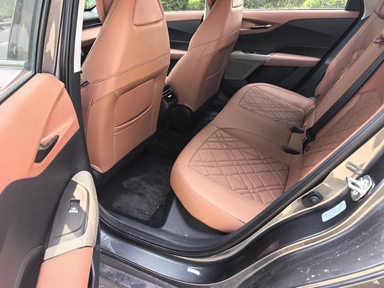 ChangAn Yidong New Energy 2025 Yidong PHEV 1.5 Stepless Smart New Blue Whale 145KM Battleship Edition Automatic Gear 6