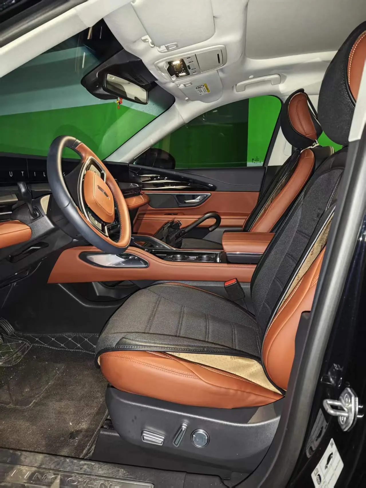 Open image lightbox: Lincoln 2025 Navigator 2.0T Stepless Four-wheel Drive Zunyi Hybrid Edition (Modified) Automatic Gear