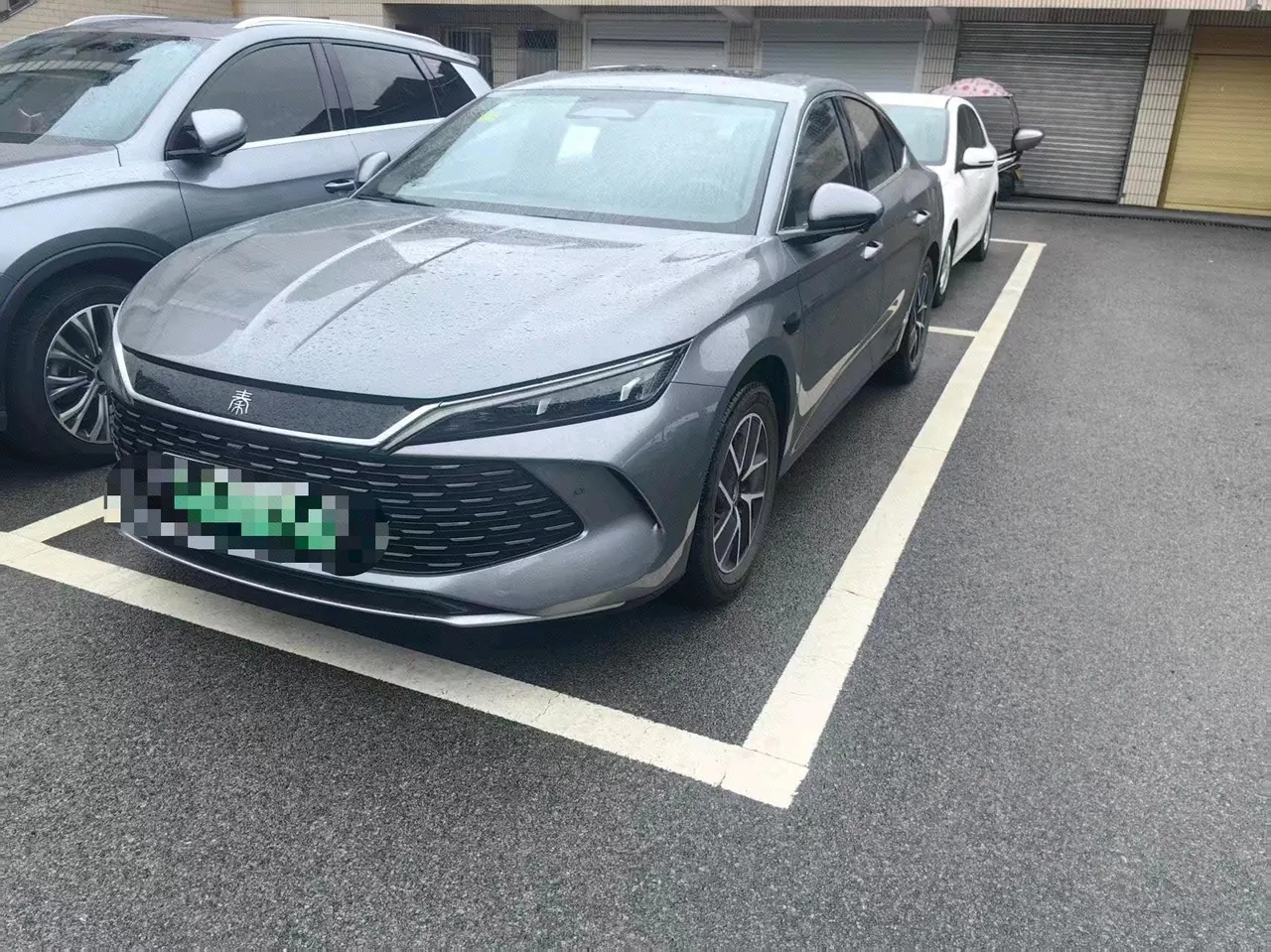 打开图片灯箱:BYD 2025 Qin L DM-i 1.5 stepless smart driving version 120KM leading automatic gear