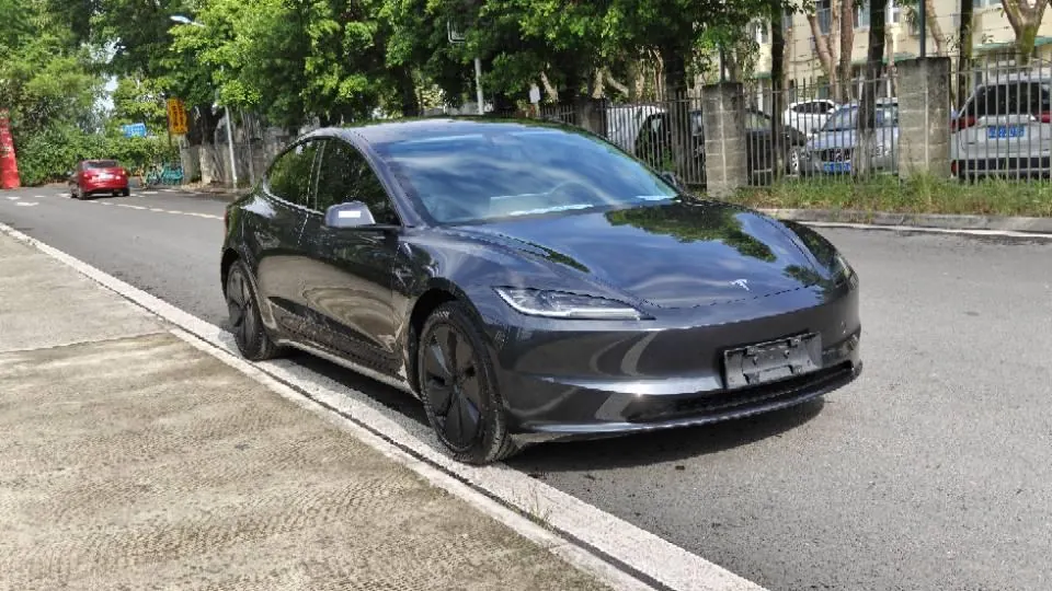 Tesla 2025 Model 3 rear-wheel drive version of automatic transmission 3