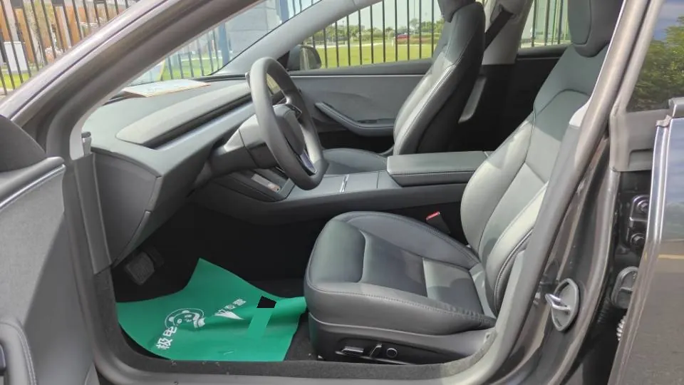 Tesla 2025 Model 3 rear-wheel drive version of automatic transmission 4