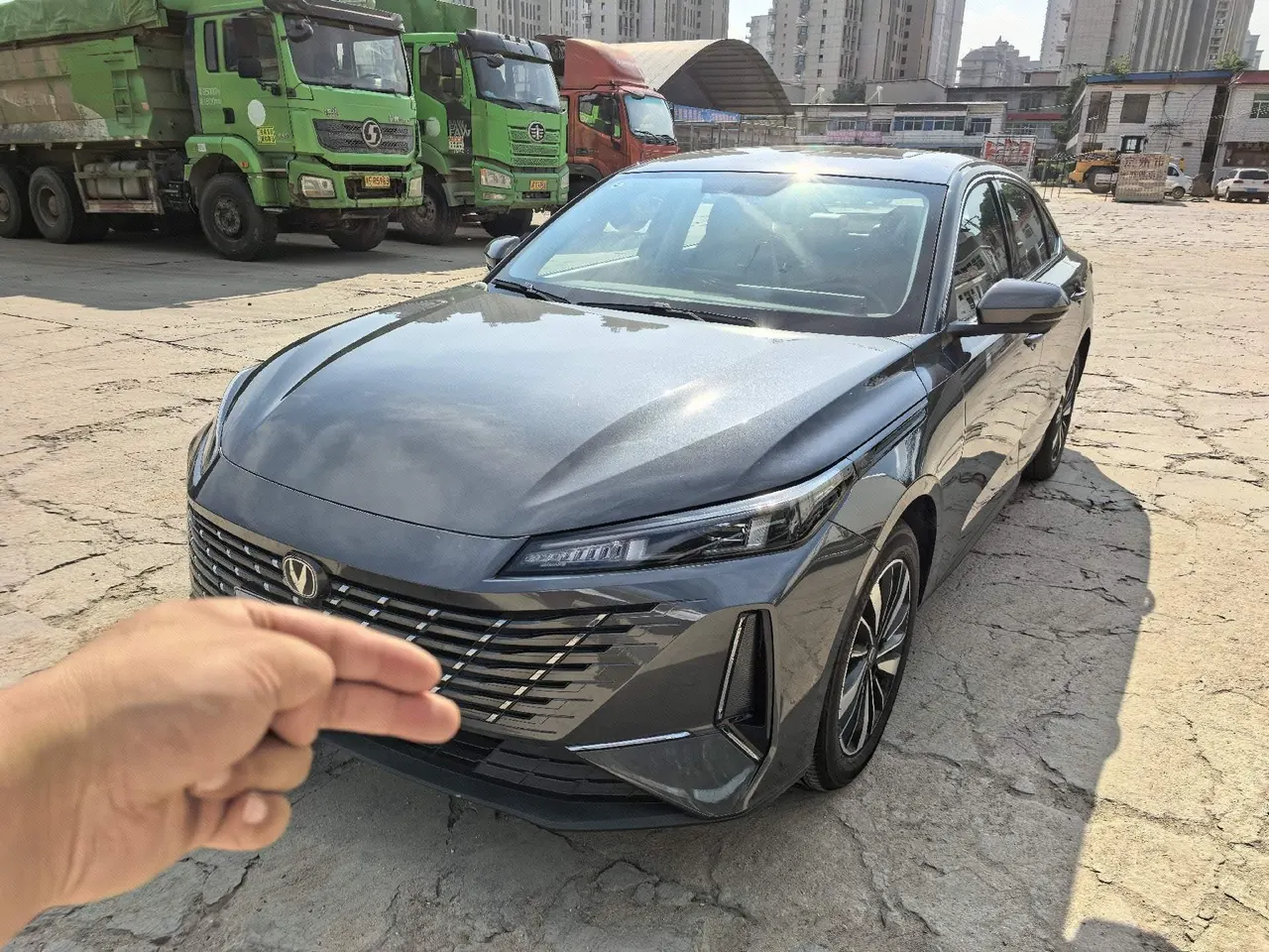 ChangAn Yidong New Energy 2025 Yidong PHEV 1.5 Stepless Smart New Blue Whale 145KM Battleship Edition Automatic Gear - View 1