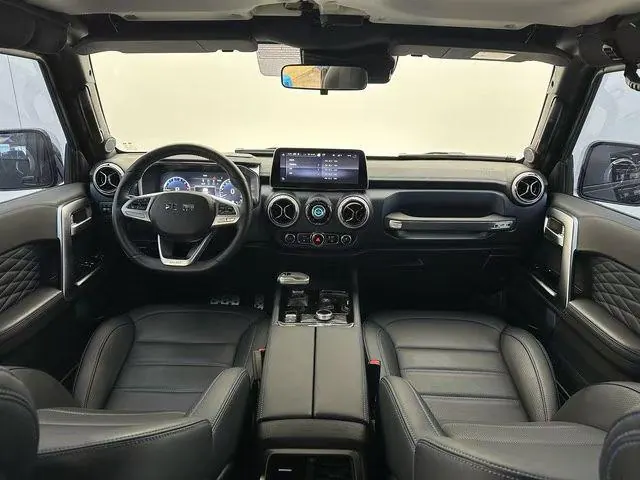 Beijing 2020 BJ40 2.0T 4-wheel drive city hunter version chivalrous automatic gear 8