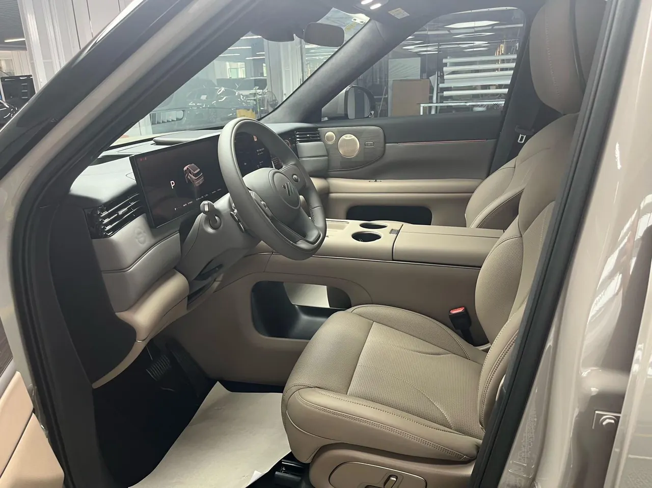 IM 2026 IM LS8 66 Ultra Technology Flagship Large Five-seater Automatic Transmission 2