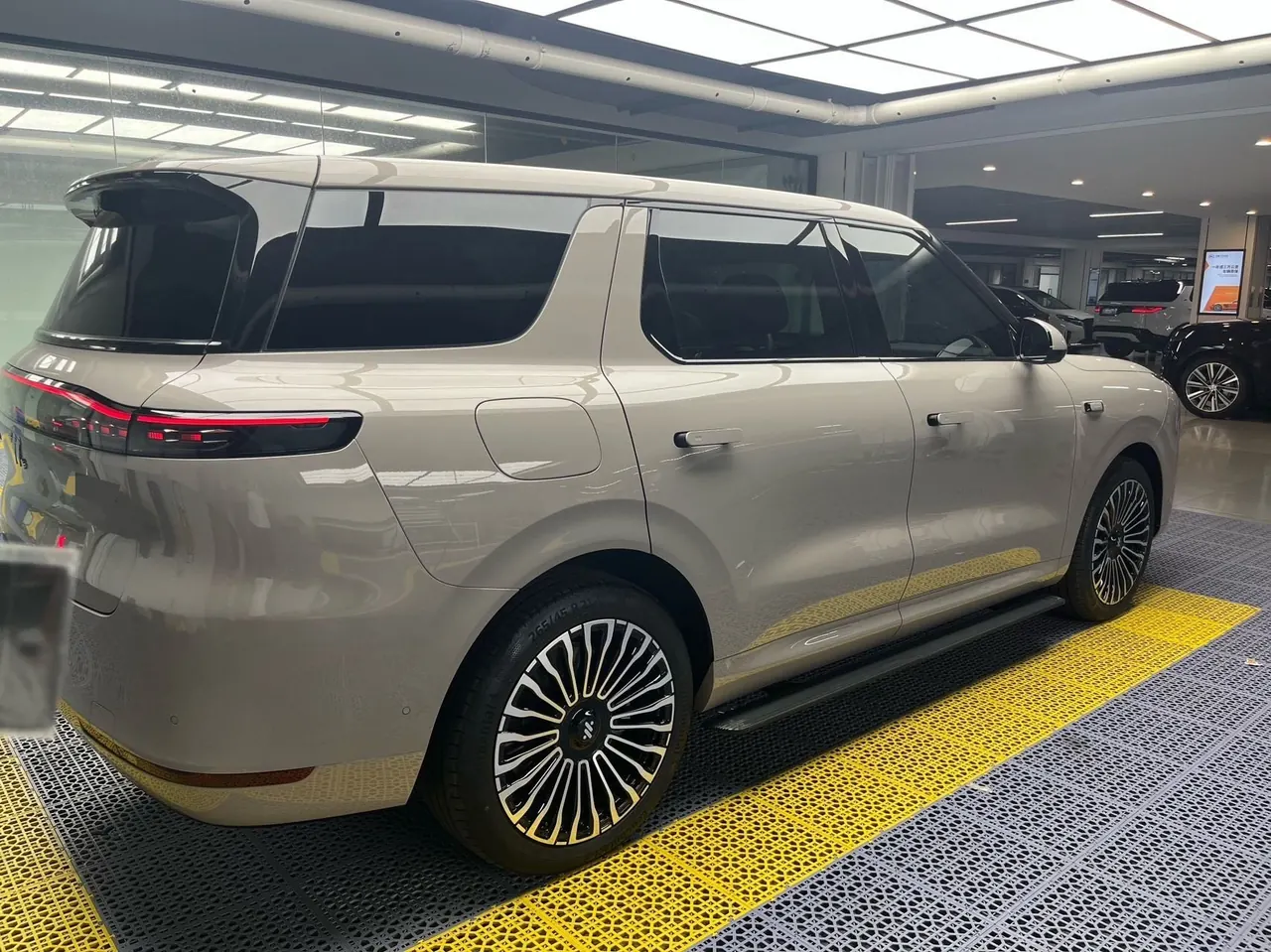 IM 2026 IM LS8 66 Ultra Technology Flagship Large Five-seater Automatic Transmission 4