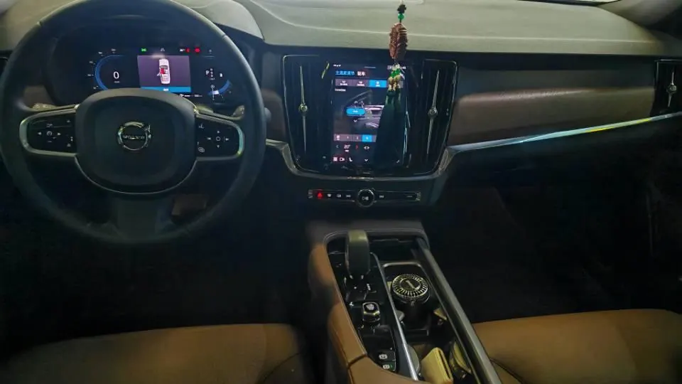Volvo 2024 S90 48V 2.0T B5 Zhiyi Deluxe Edition Automatic Gear 4