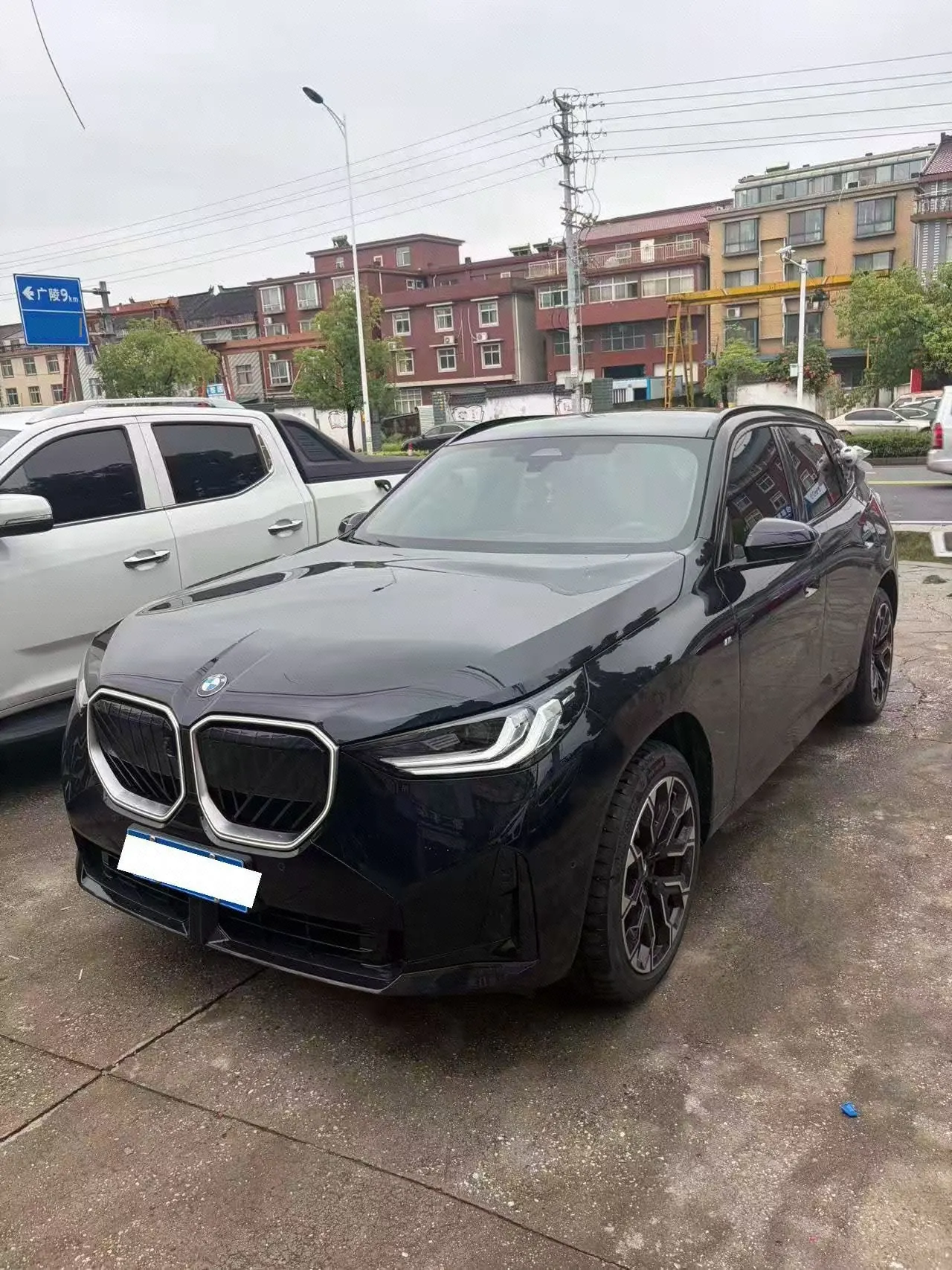 Open image lightbox: BMW 2026 X3 xDrive30L 2.0T exclusive m sports obsidian night suit automatic gear