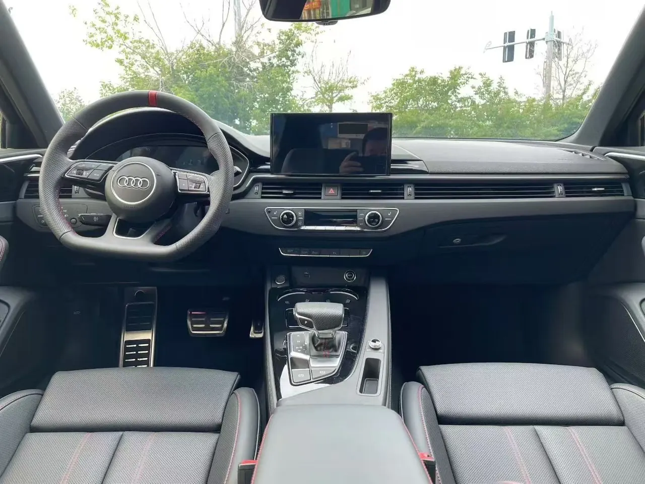 Audi 2024 A4L 2.0TFSI 40TFSI Deluxe Dynamic (Starry Night Edition) Automatic Gear 8