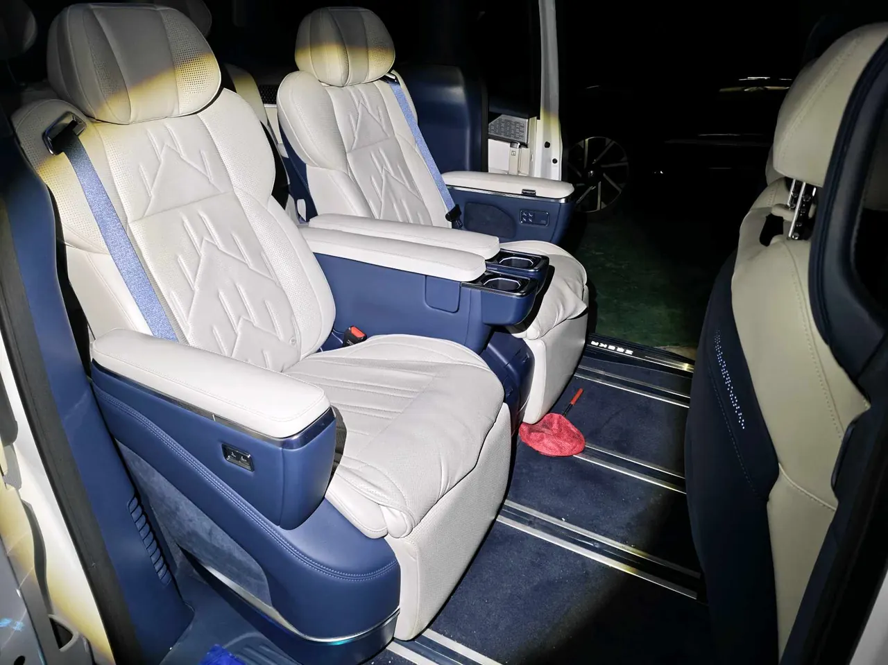 Zeekr 2024 Zeekr 009 six-seat executive version four-wheel drive 108kWh automatic gear 4