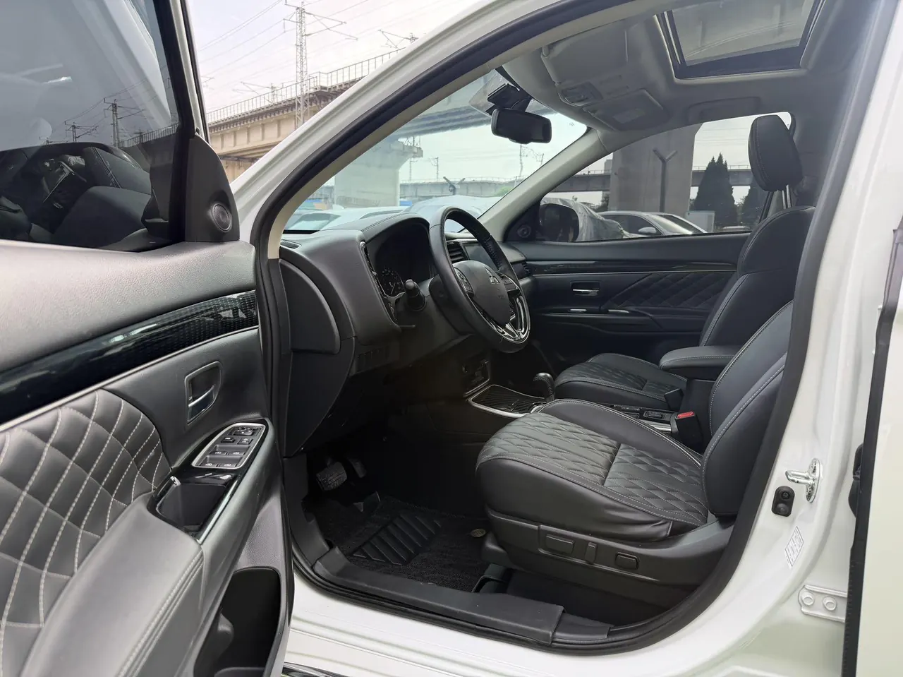 Mitsubishi 2021 Outlander 2.0 Stepless Two-Drive Enjoy Edition 5-seat Automatic Gear 8