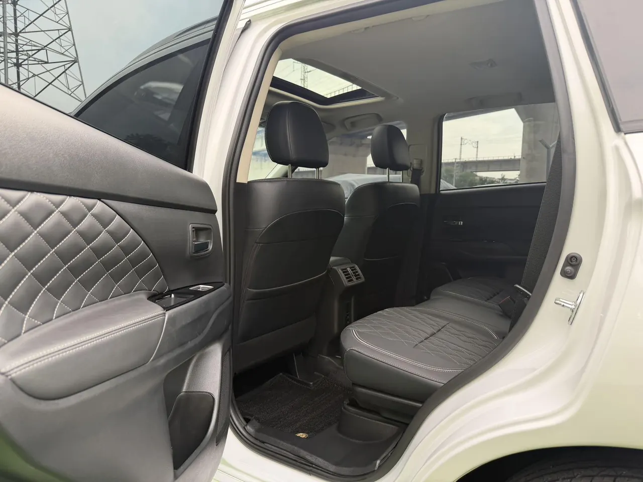 Mitsubishi 2021 Outlander 2.0 Stepless Two-Drive Enjoy Edition 5-seat Automatic Gear 9