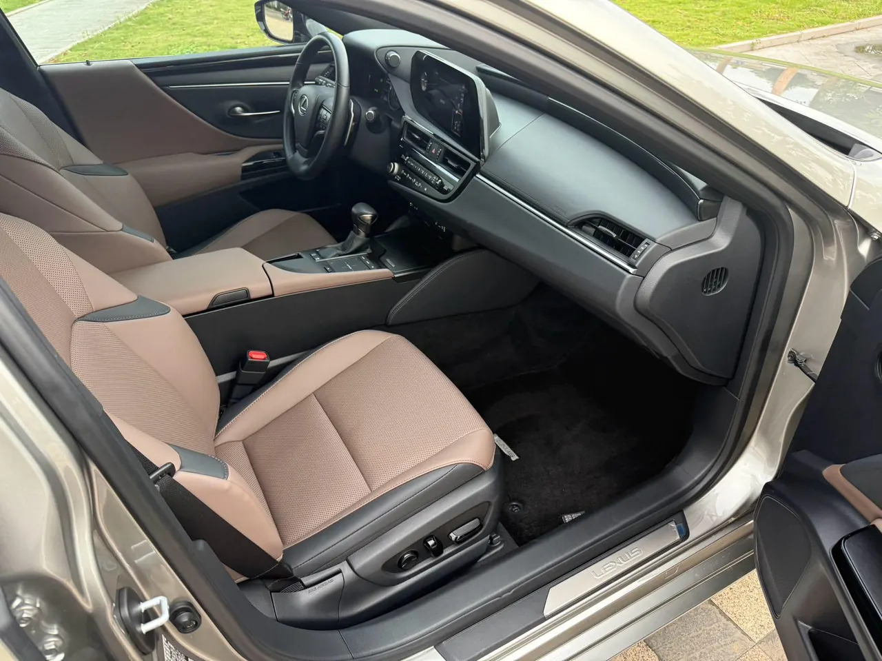 Lexus ES (Imported) 2021 ES300h 2.5 Stepless Premium Edition Automatic Gear 6