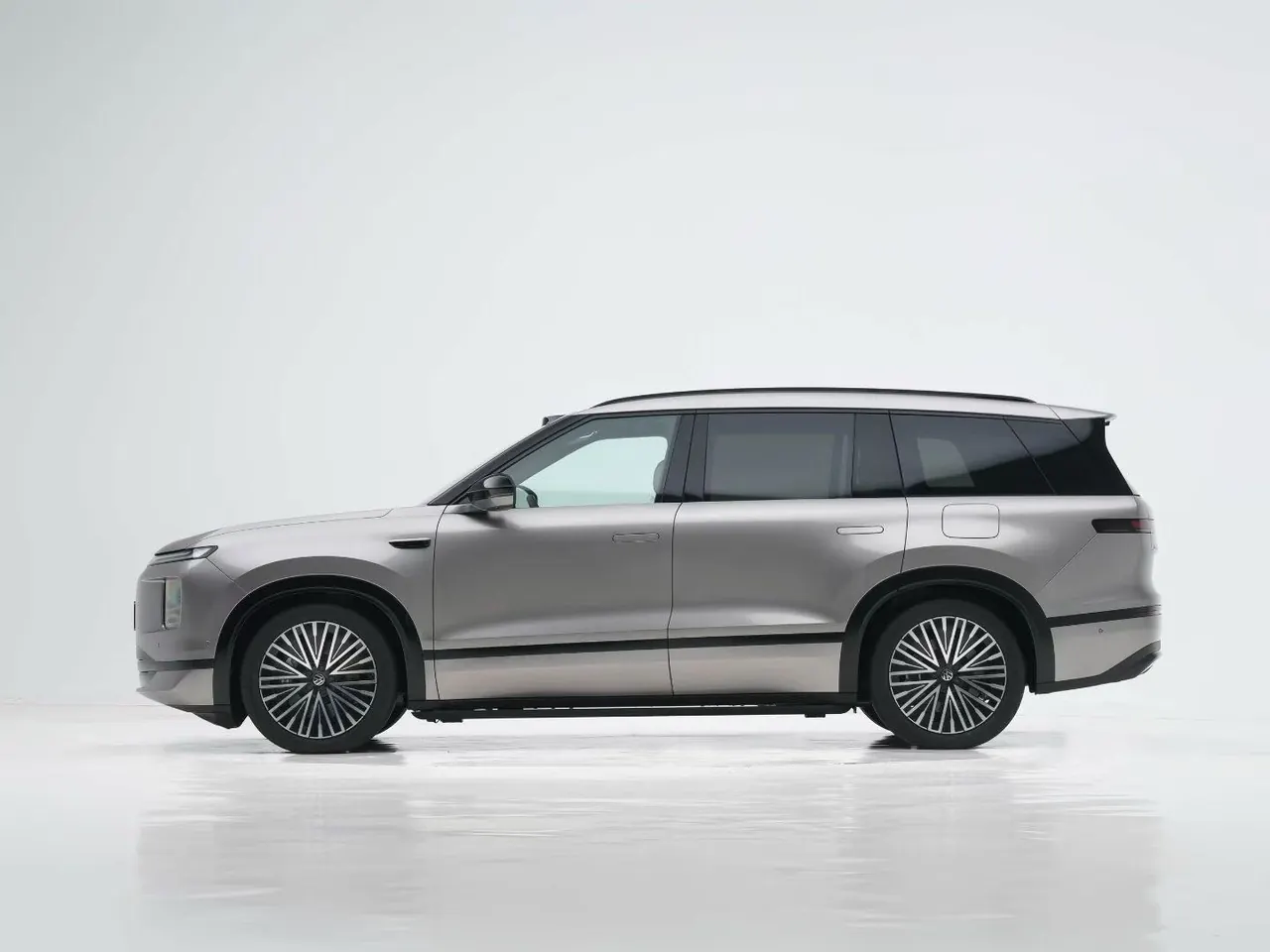 Volkswagen 2026 ID.ERA 9X Max 4-wheel drive automatic gear 2