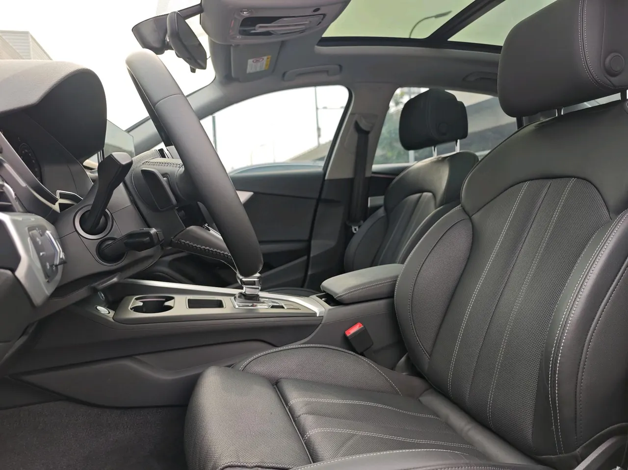 Audi 2020 A4L 2.0TFSI 40TFSI Deluxe Dynamic Automatic 5