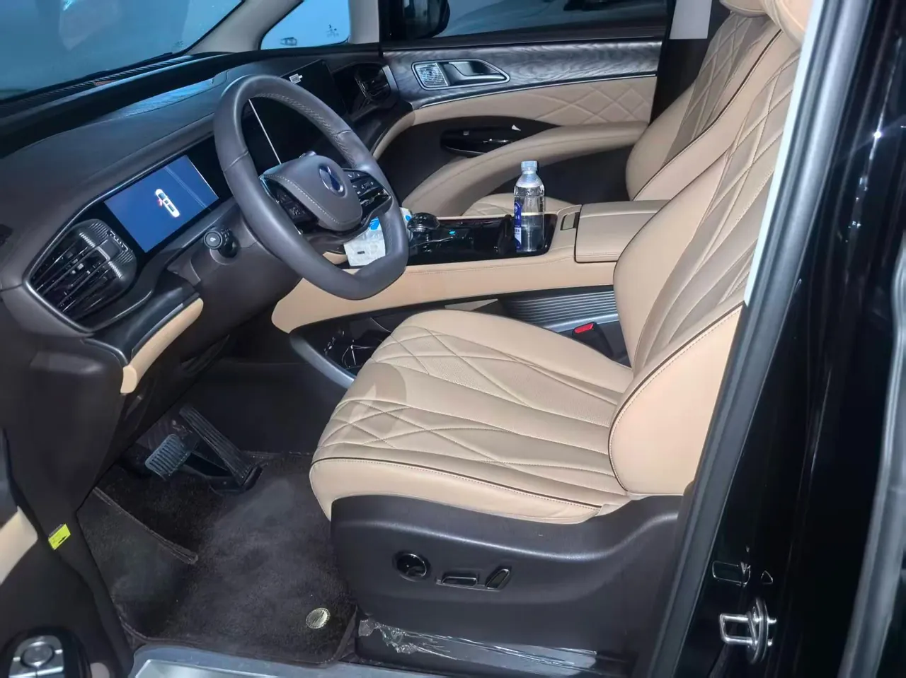 Denza 2024 Denza D9 DM-i 1.5T stepless 970 luxury automatic gear 5
