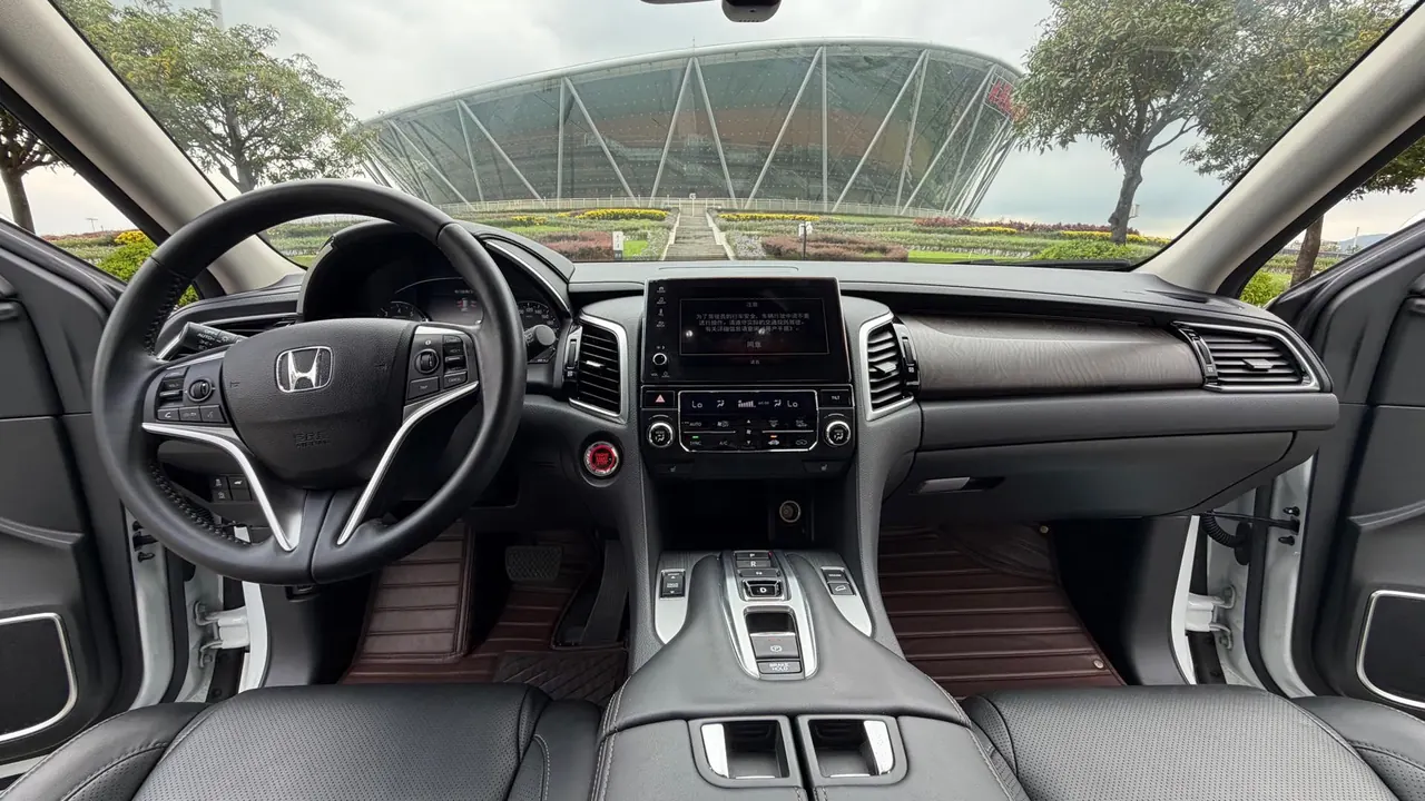Honda 2020 Crown Road 2.0T 370TURBO Two-Drive Deluxe Automatic Gear 10