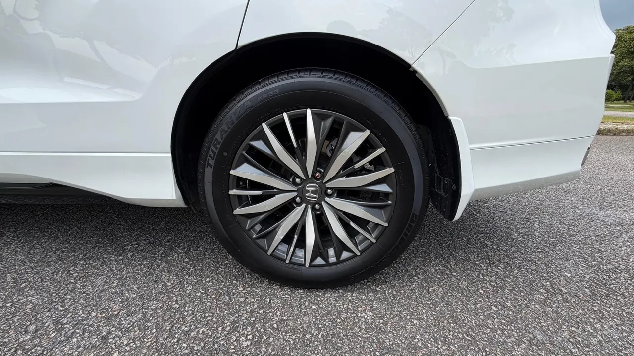Honda 2020 Crown Road 2.0T 370TURBO Two-Drive Deluxe Automatic Gear 5