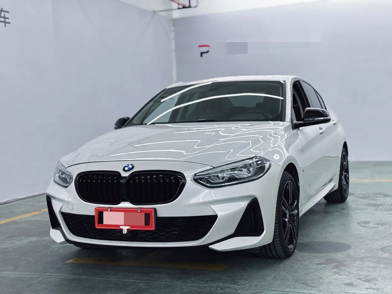打开图片灯箱:BMW 1 Series 2021 125i 2.0T M Sports Obsidian Night Edition (Changed) Automatic Gear
