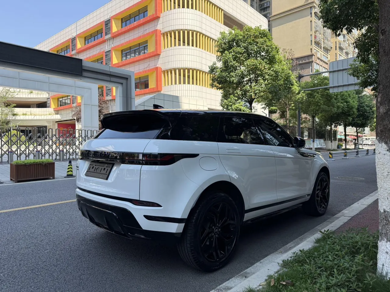 Land Rover 2021 evoque 48V 2.0T 249PS R-DYNAMIC s obsidian black sports version automatic gear 5