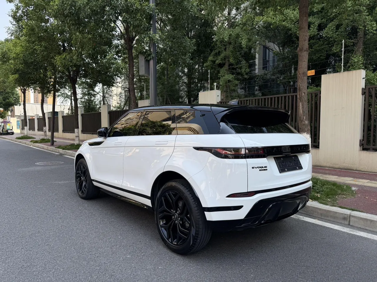 Land Rover 2021 evoque 48V 2.0T 249PS R-DYNAMIC s obsidian black sports version automatic gear 6