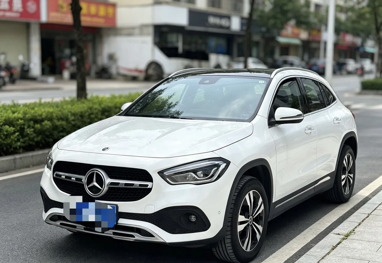 Open image lightbox: Mercedes Benz 2022 GLA 200 1.3T automatic gear