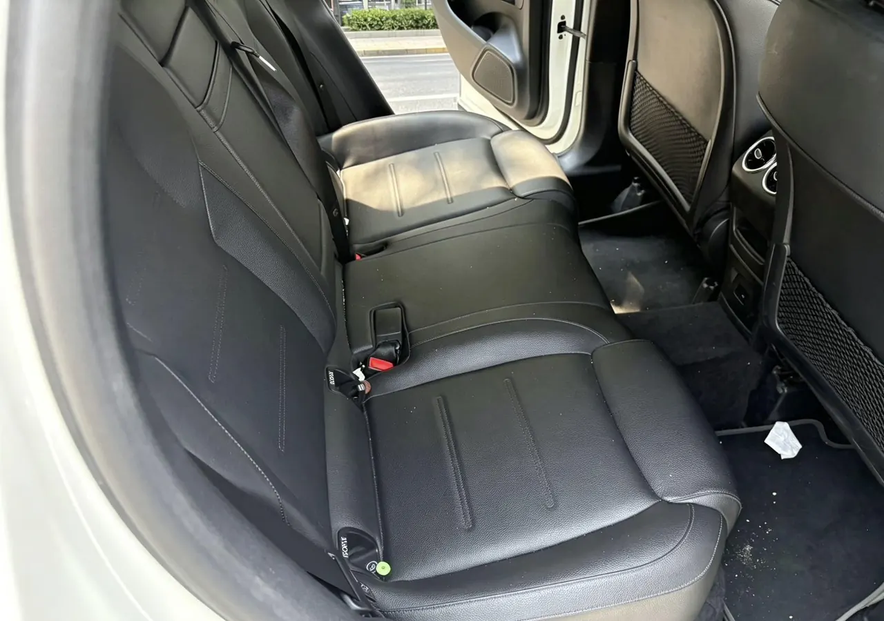 Mercedes Benz 2022 GLA 200 1.3T automatic gear 4