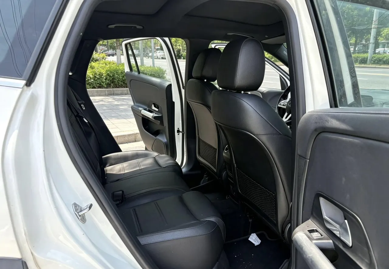 Mercedes Benz 2022 GLA 200 1.3T automatic gear 5