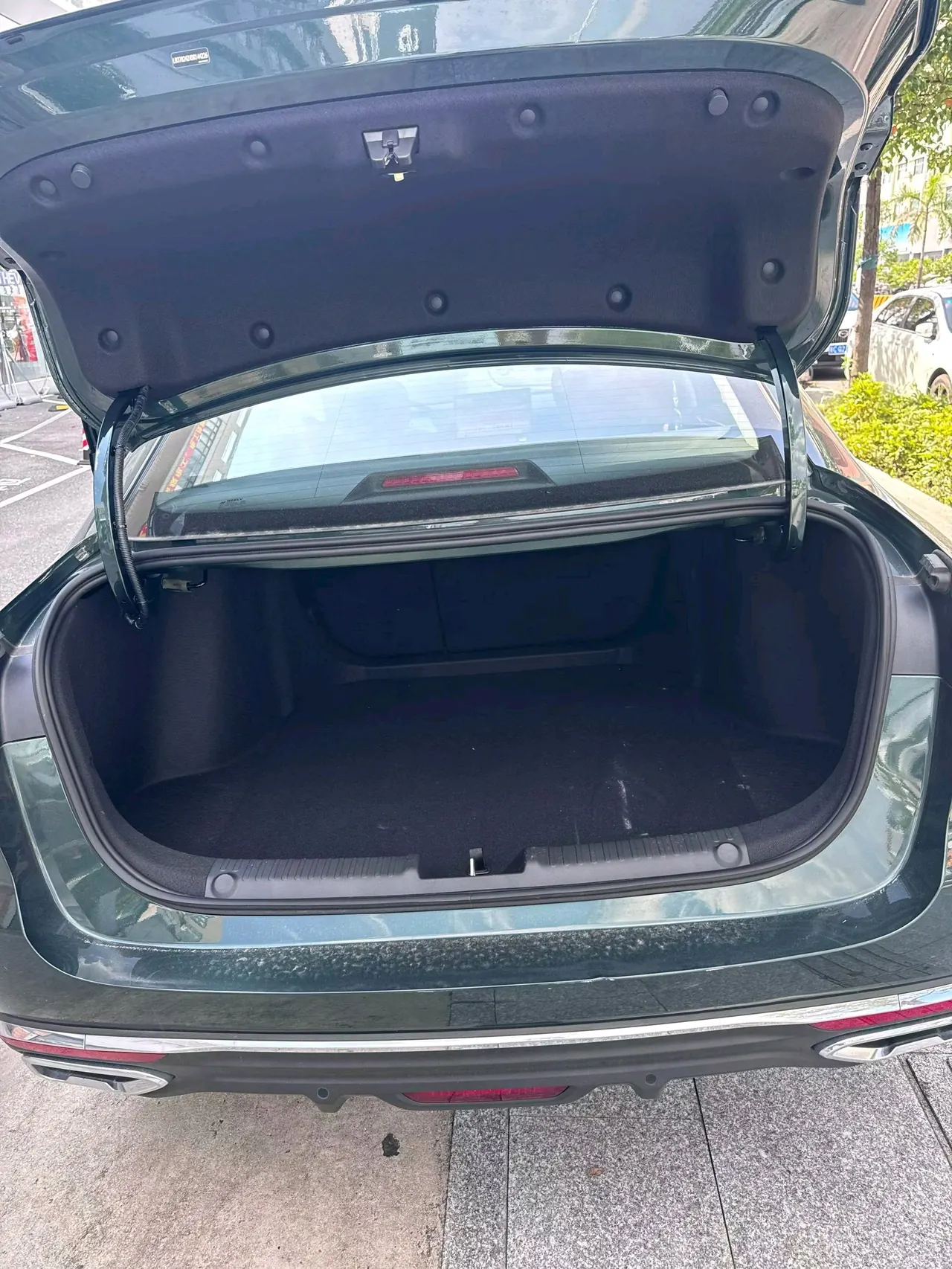 Geely 2026 Emgrand – Sedan 1.5T Flagship Automatic 4