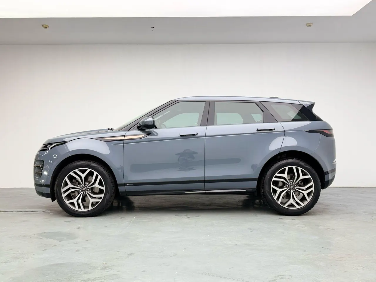 Land Rover 2020 Range Rover Aurora 48V 2.0T 249PS R-DYNAMIC SE Sports Technology Edition Automatic Gear 12