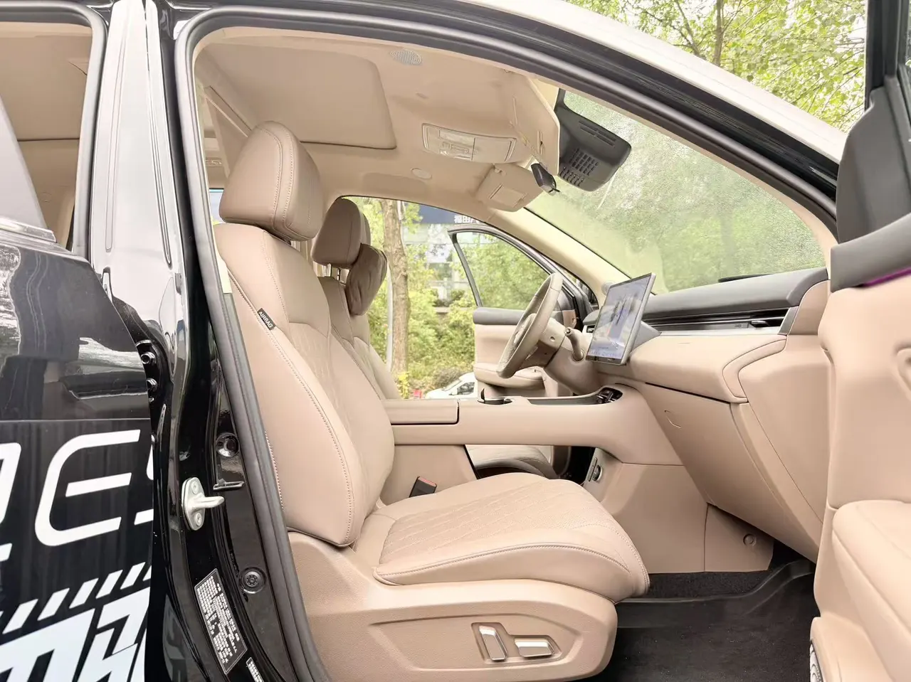 LanDian 2026 LanDian E5 PLUS 1.5 Stepless Standard Endurance Four-wheel Drive Performance Edition Ultra5 Seat Automatic Transmission 7