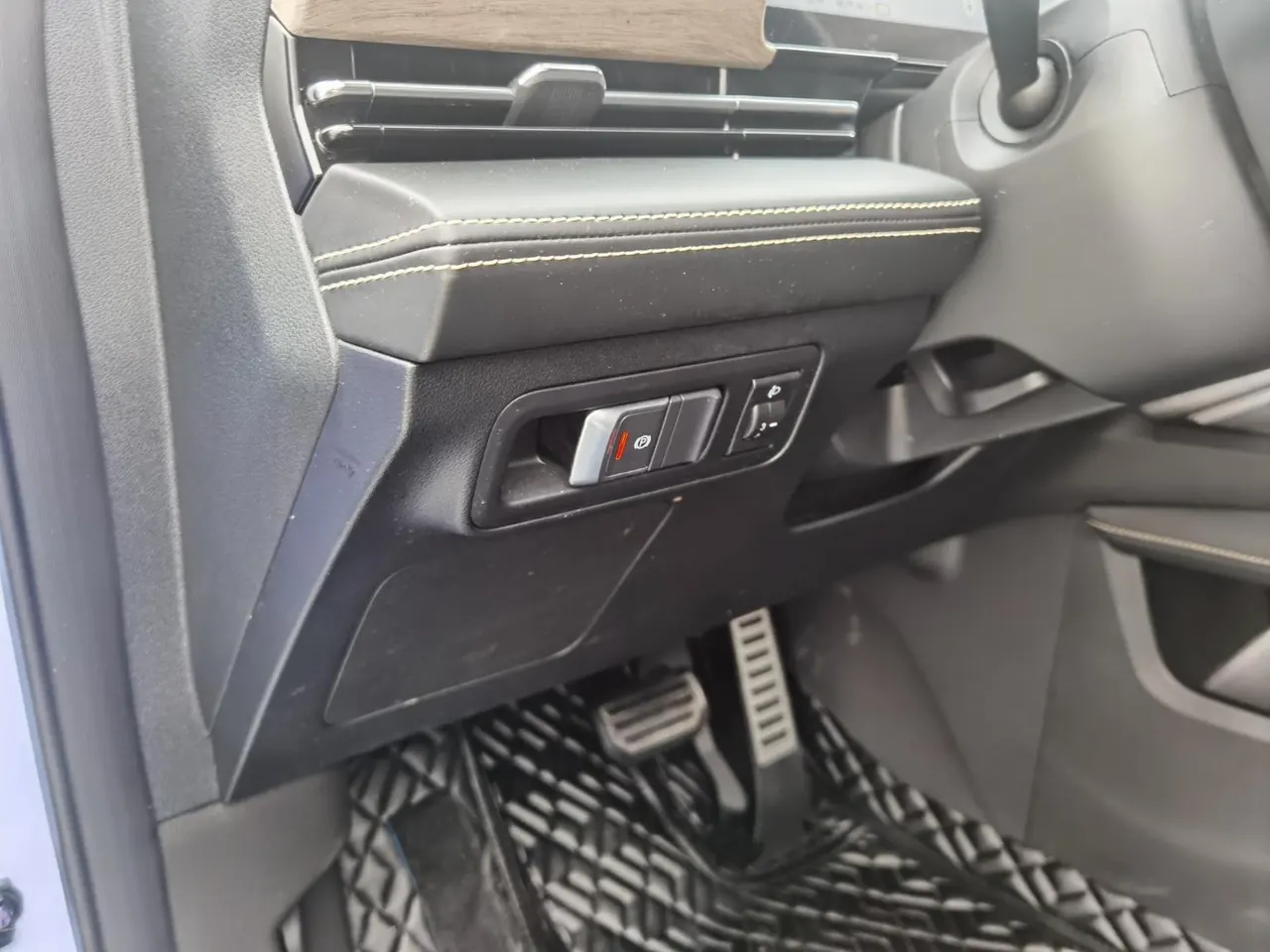 Xpeng 2021 P 5 550P automatic gear 13