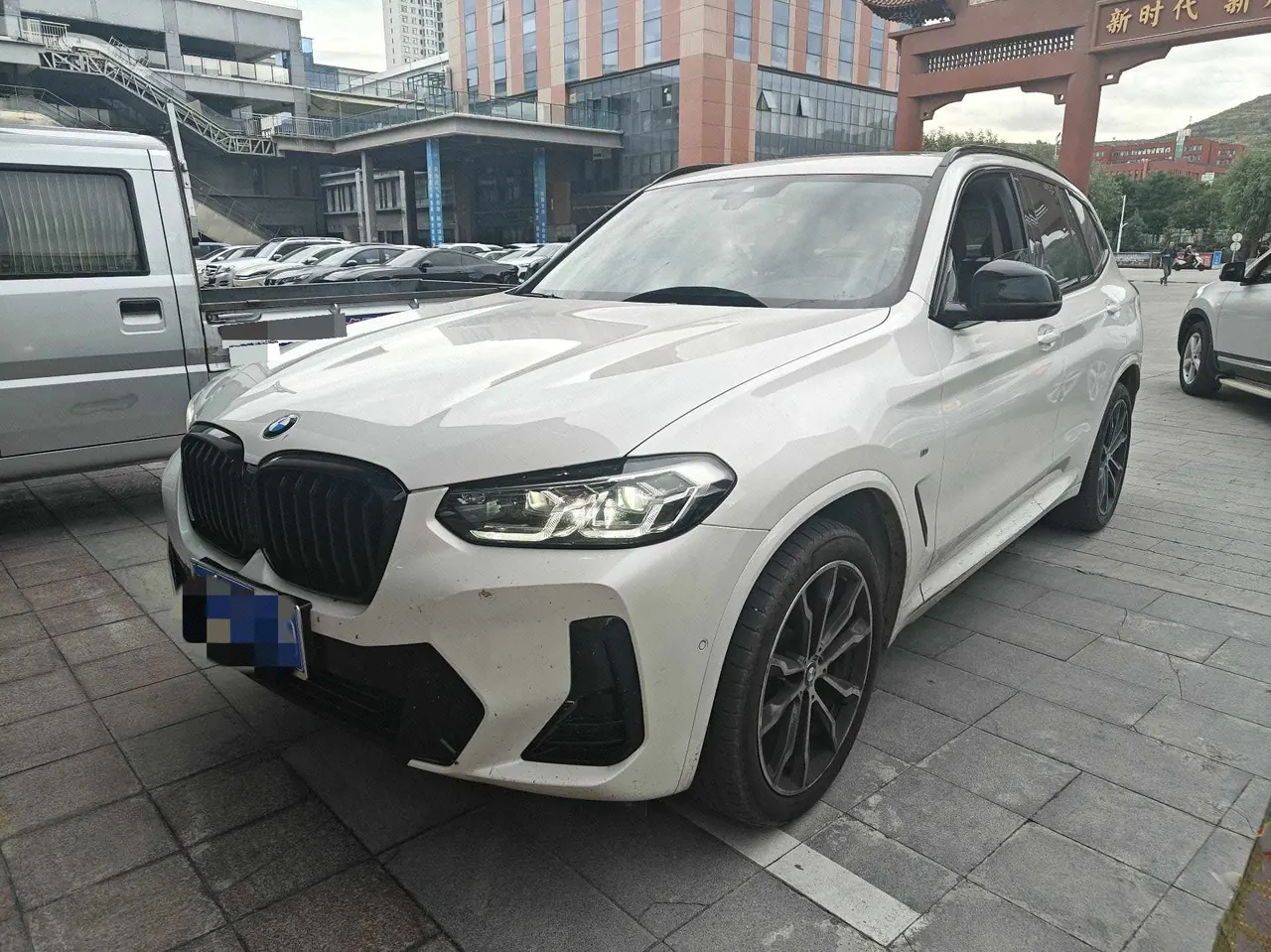 Open image lightbox: BMW 2023 X3 xDrive30i 2.0T Leading M Obsidian Night Suit Automatic Gear