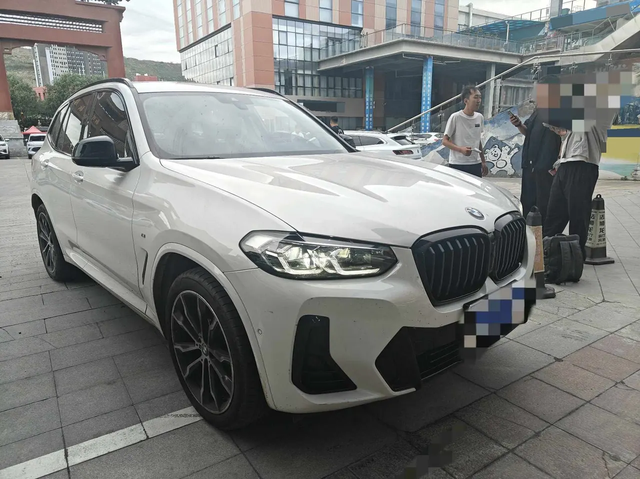 BMW 2023 X3 xDrive30i 2.0T Leading M Obsidian Night Suit Automatic Gear 3