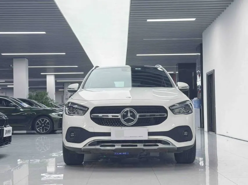 Mercedes Benz 2023 GLA 220 2.0T automatic gear 2