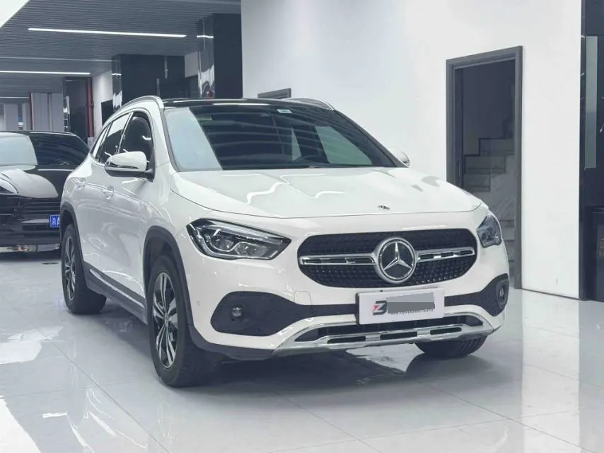 Mercedes Benz 2023 GLA 220 2.0T automatic gear 3