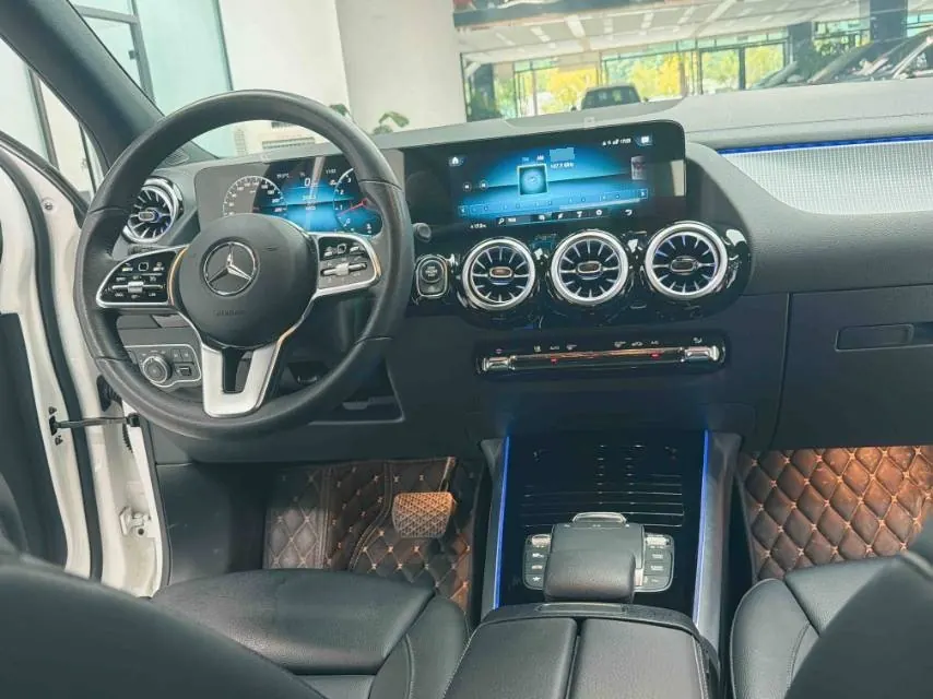 Mercedes Benz 2023 GLA 220 2.0T automatic gear 4