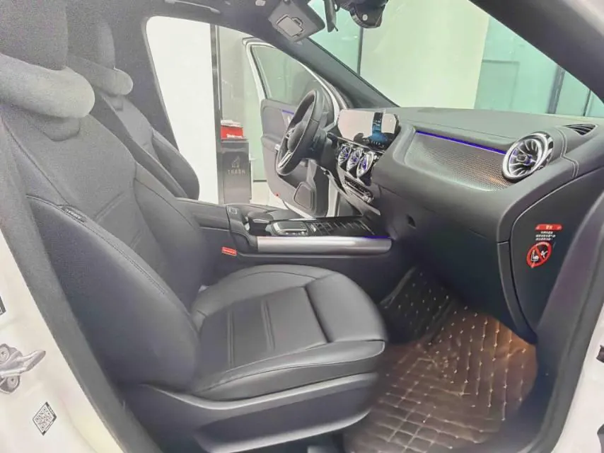 Mercedes Benz 2023 GLA 220 2.0T automatic gear 5
