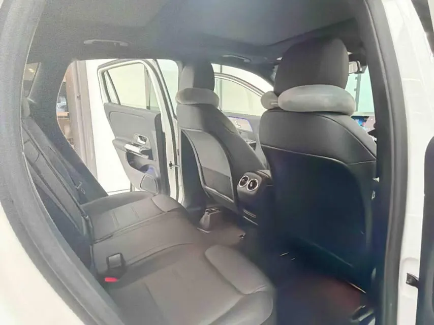 Mercedes Benz 2023 GLA 220 2.0T automatic gear 7