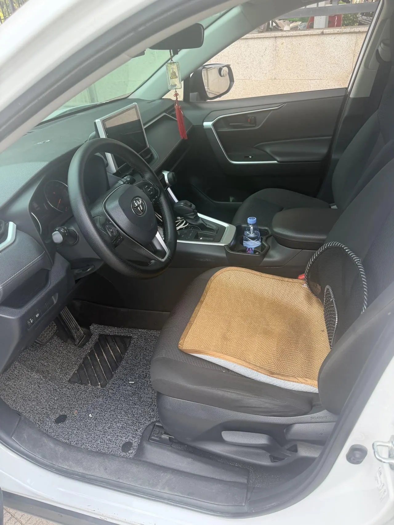 Toyota 2022 RAV4 Rongbo 2.0 Stepless Two-Drive City Edition Automatic Gear 3
