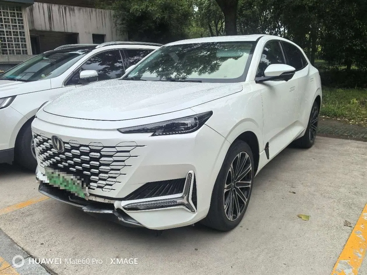 Open image lightbox: ChangAn 2022 UNI-K iDD 1.5T Blue Whale iDD Honorable Automatic Gear