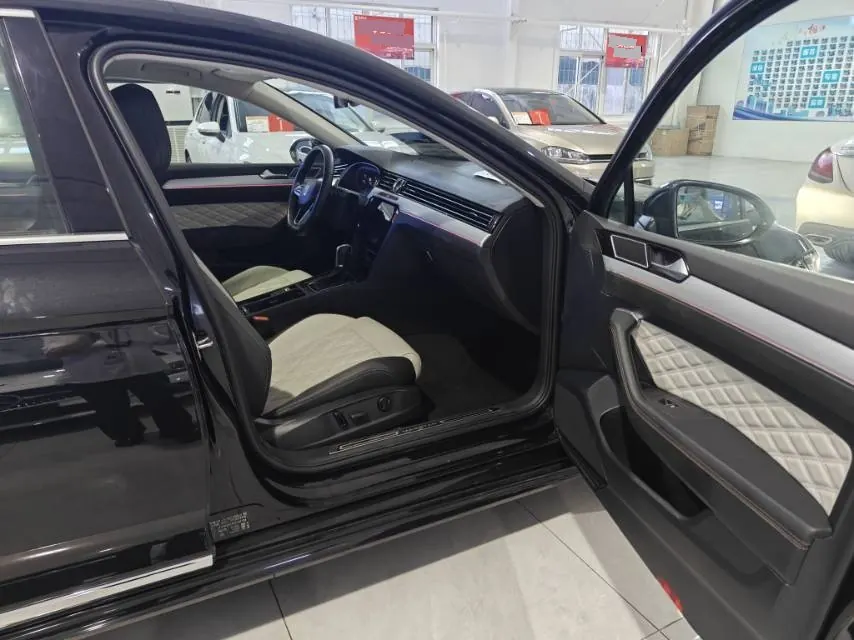 Volkswagen 2023 Magotan 2.0TSI 330TSI 2 million Commemorative Luxury Automatic Gear 5