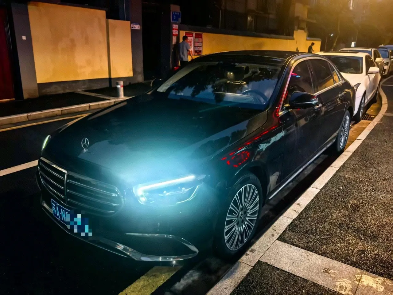 打开图片灯箱:Mercedes Benz E Class 2023 E 300 L 2.0T Fashion (Modified) Automatic Gear