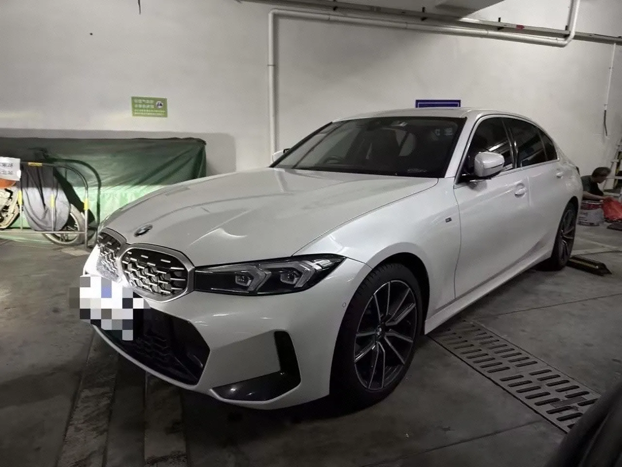 Open image lightbox: BMW 3 Series 2023 325Li 2.0T M Sports Suit Automatic Gear