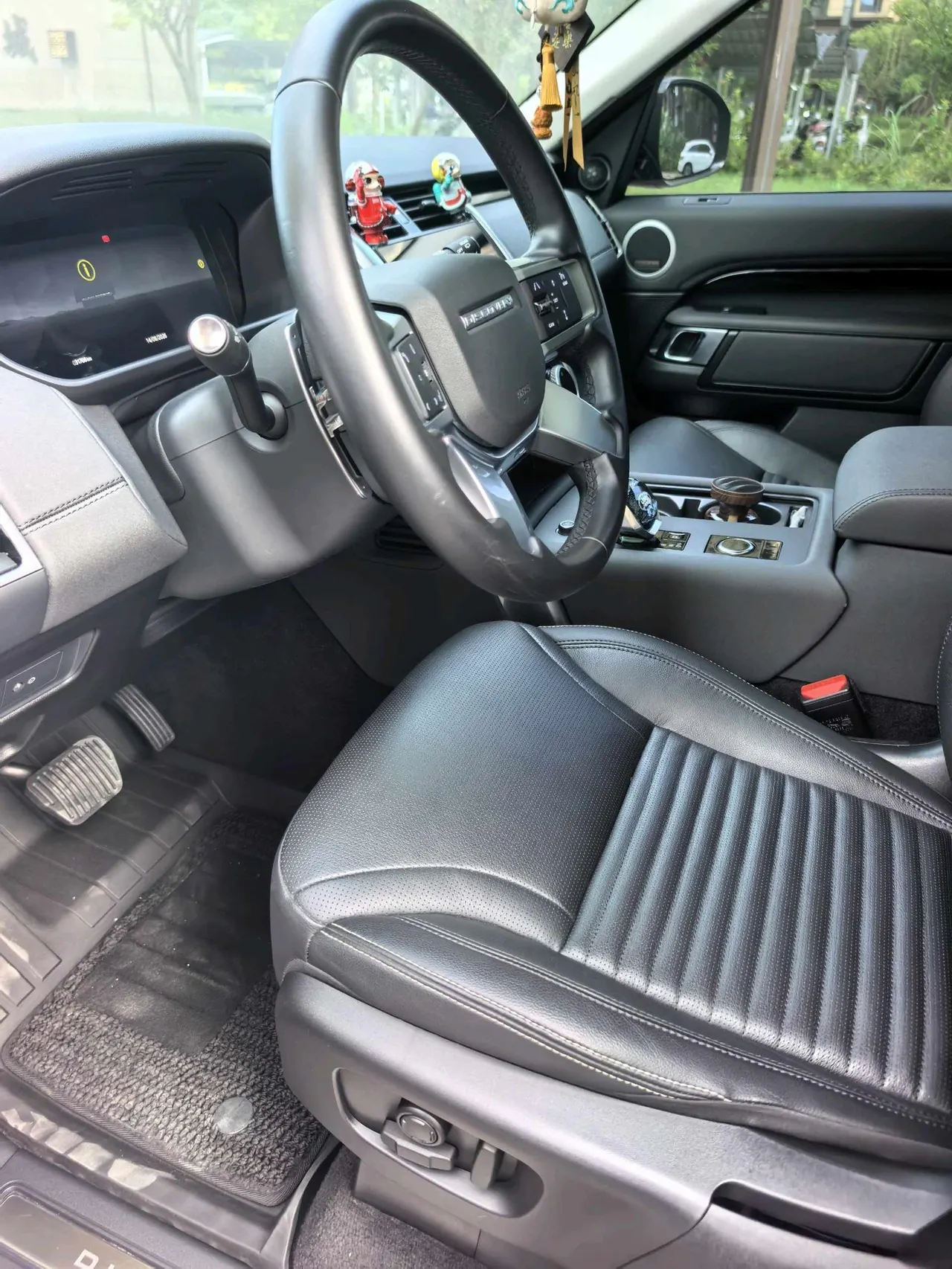Land Rover found (imported) 2024 found 5 48V 3.0T 360PS S automatic gear 3