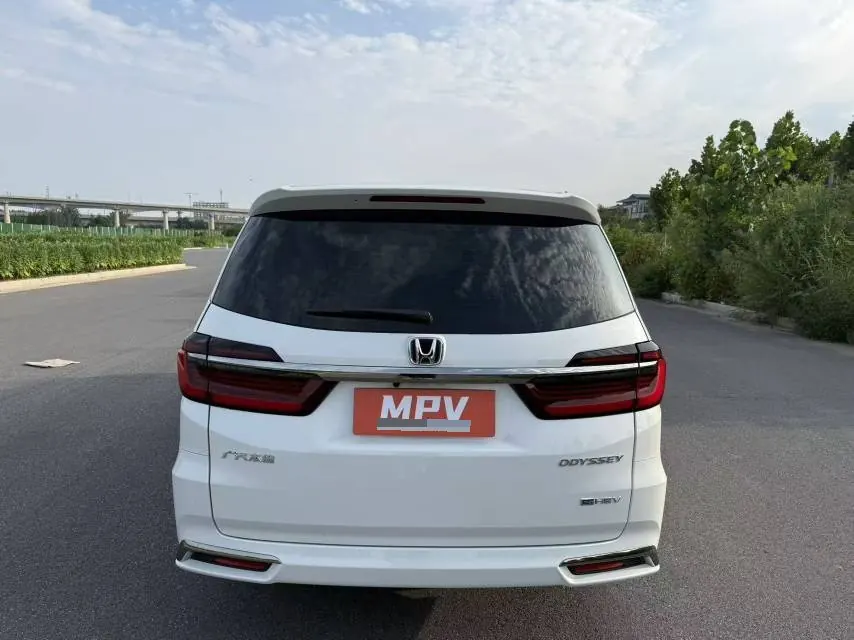 Honda 2024 Odyssey Hybrid 2.0 Stepless Sharp and Pleasant Edition Automatic Gear 8