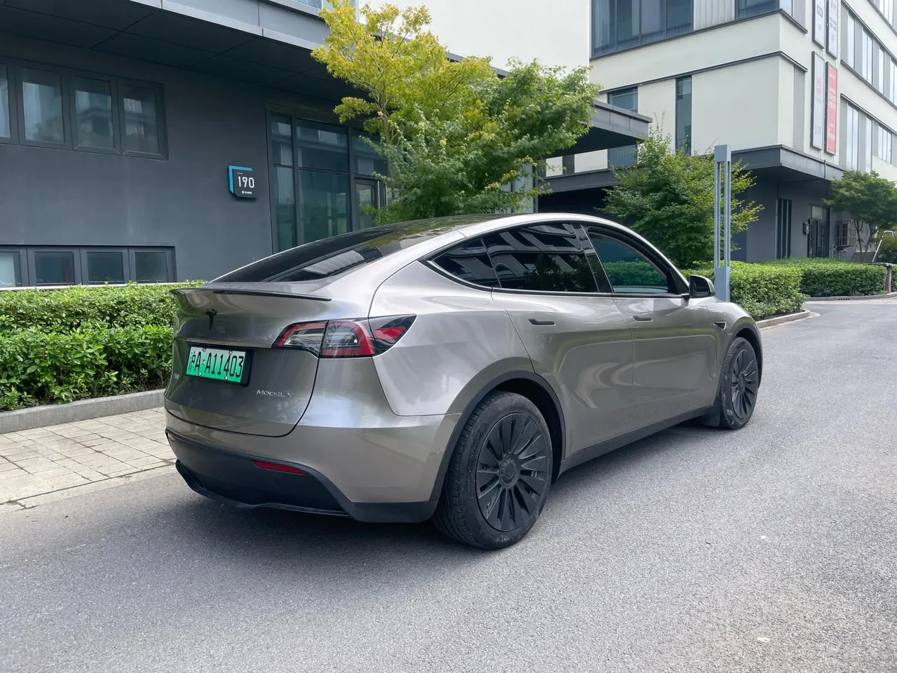 Tesla 2022 Model Y rear-wheel drive version (facelift) automatic gear 4