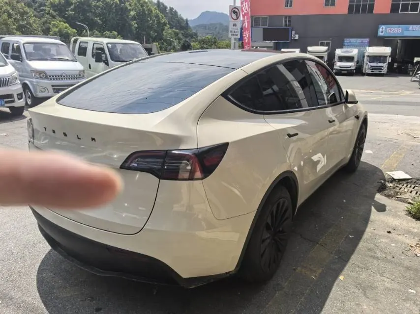 Tesla 2022 Model Y rear-wheel drive version (facelift) automatic gear 3