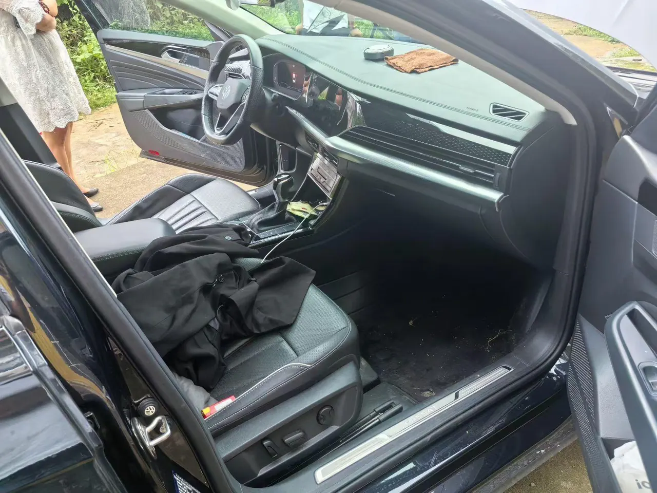 Volkswagen 2024 Passat 2.0TSI 380TSI Deluxe Edition Automatic 3